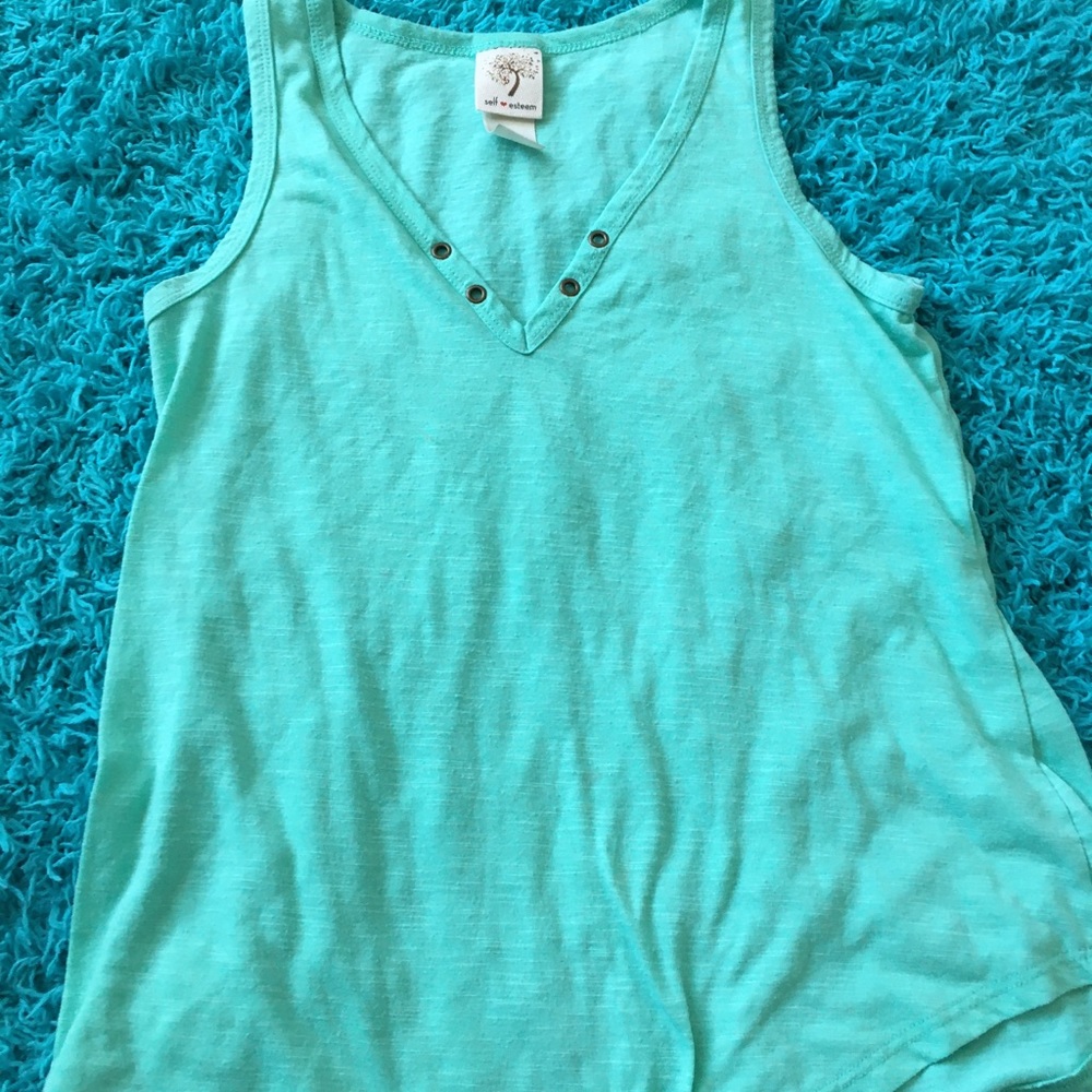 Women’s V-neck tank
